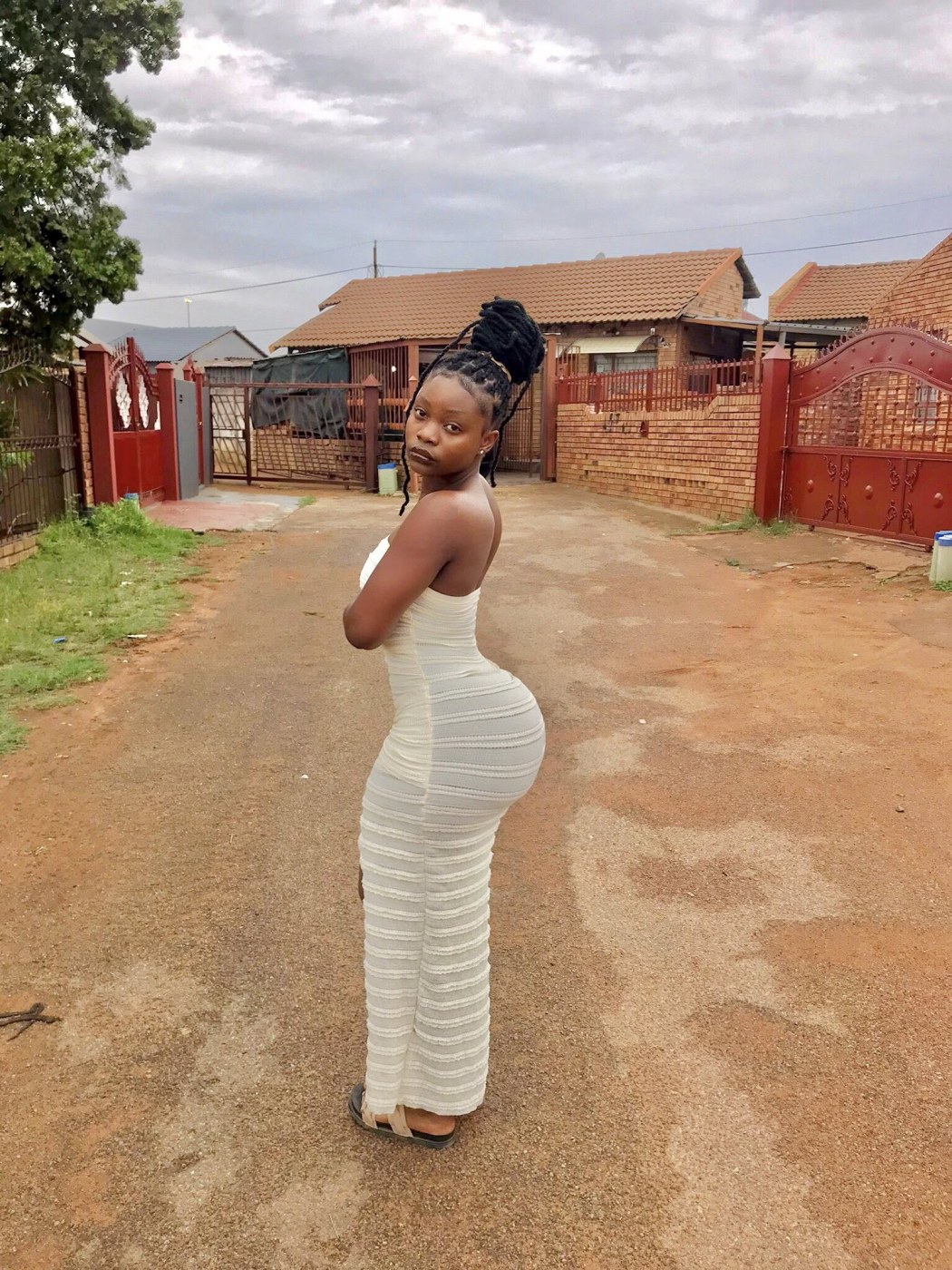 Vunene Taiwo Mabunda Photo #21