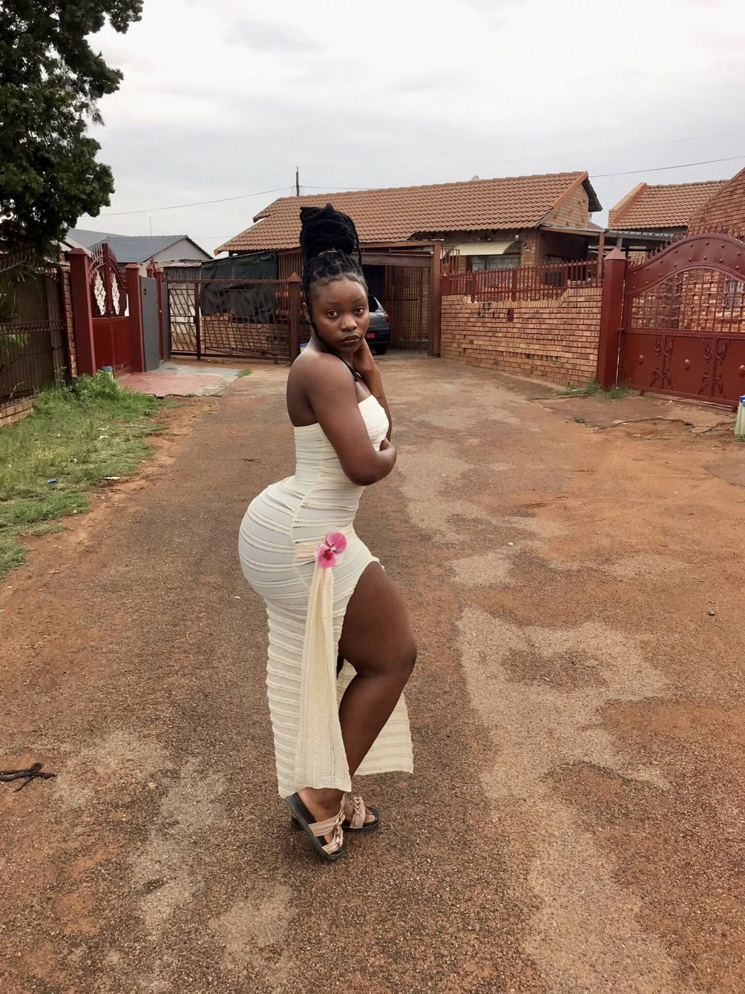 Vunene Taiwo Mabunda Photo #24