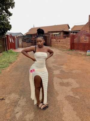 Vunene Taiwo Mabunda Photo #23
