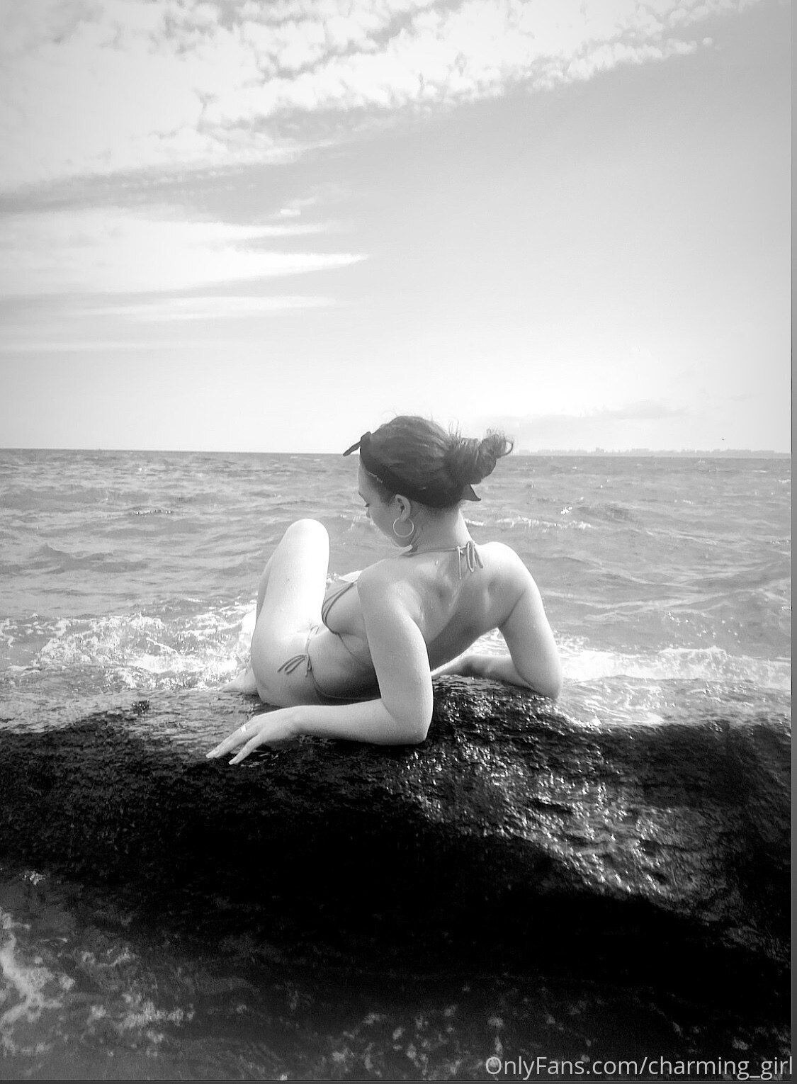 Charming Girl Photo #1