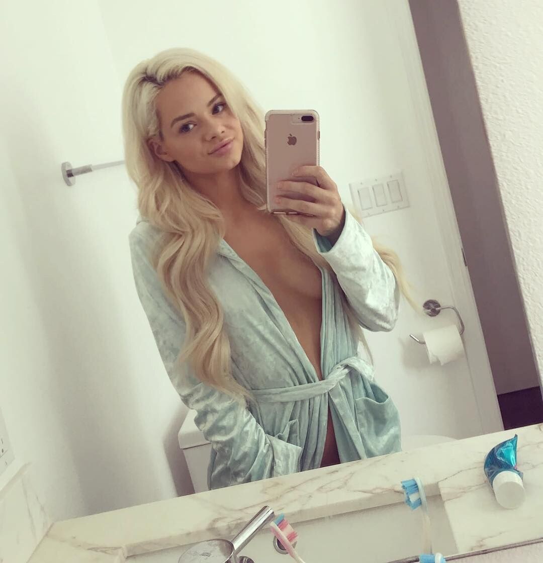 Elsa Jean Photo #284