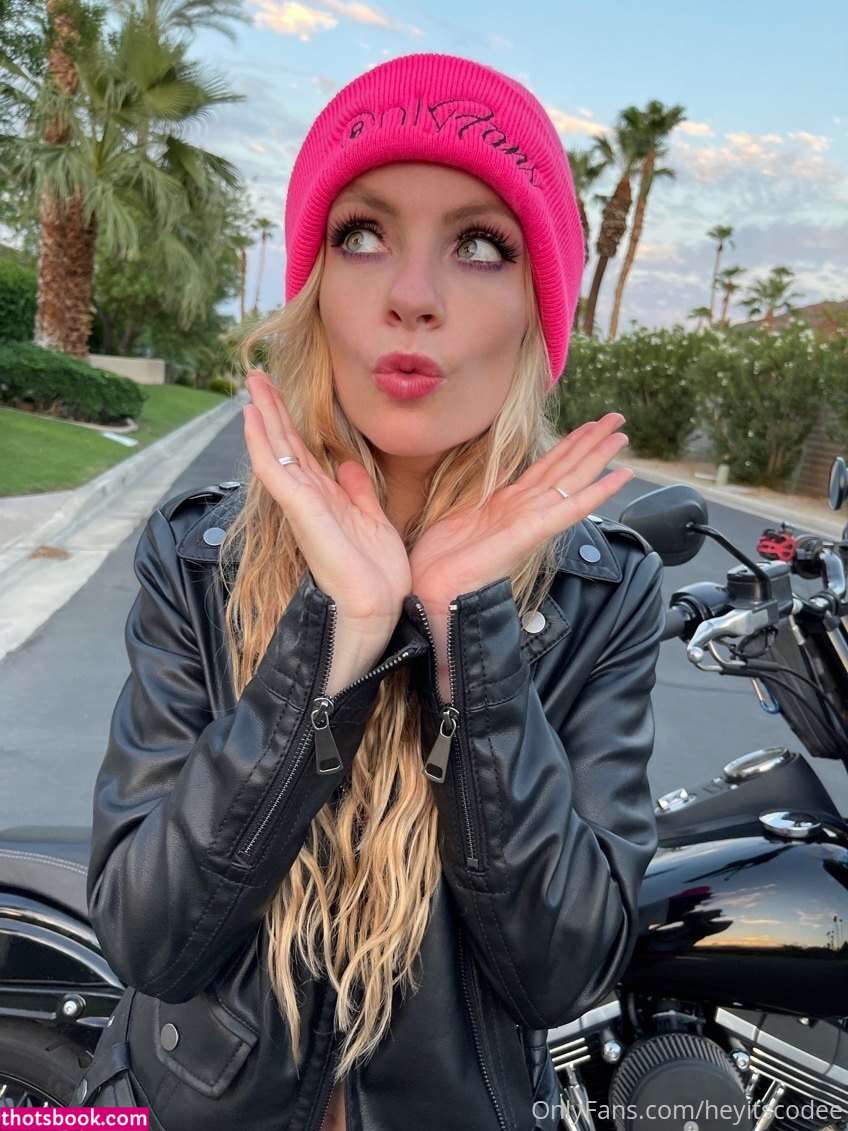 Heyitscodee Photo #123