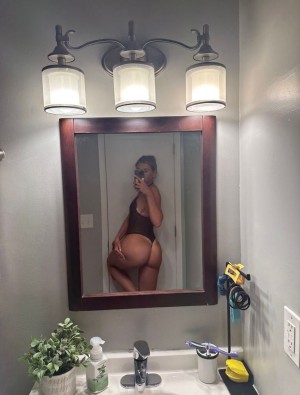 Justine Ouellet Photo #144