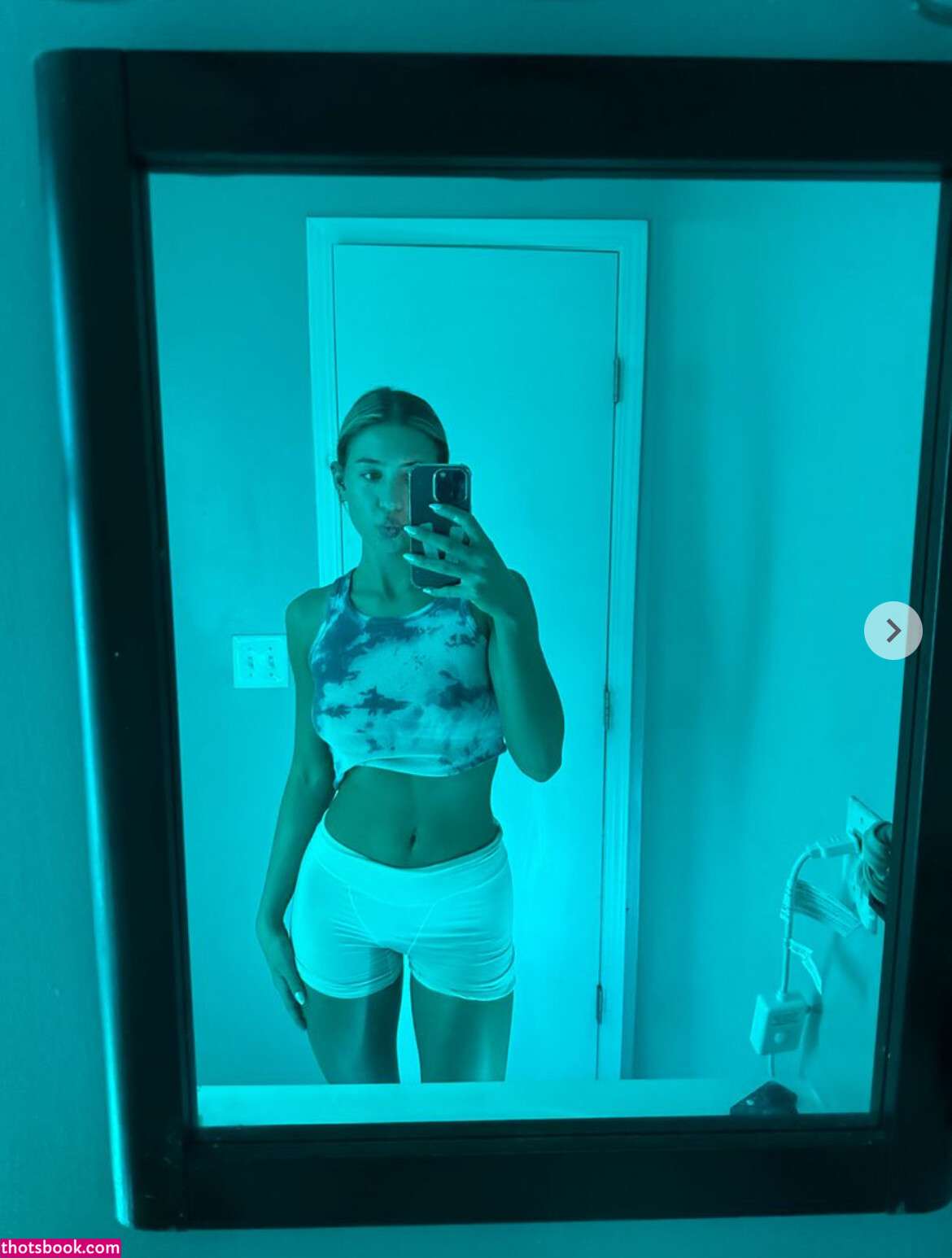 Justine Ouellet Photo #176