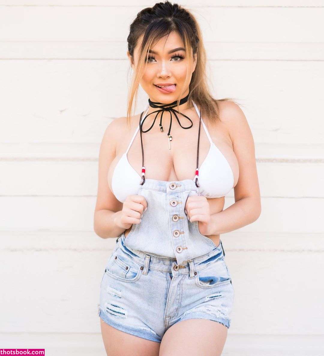 Vicki Li Photo #26