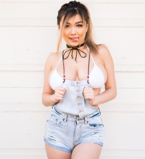 Vicki Li Photo #26