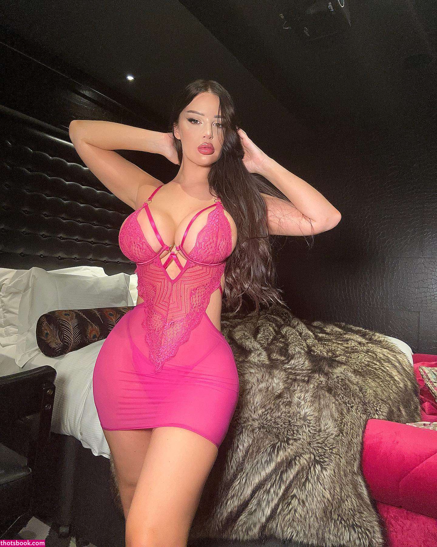 Elizabeth Georgina Photo #4