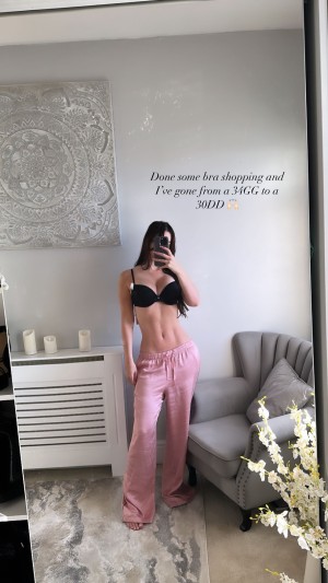 Elizabeth Georgina Photo #38