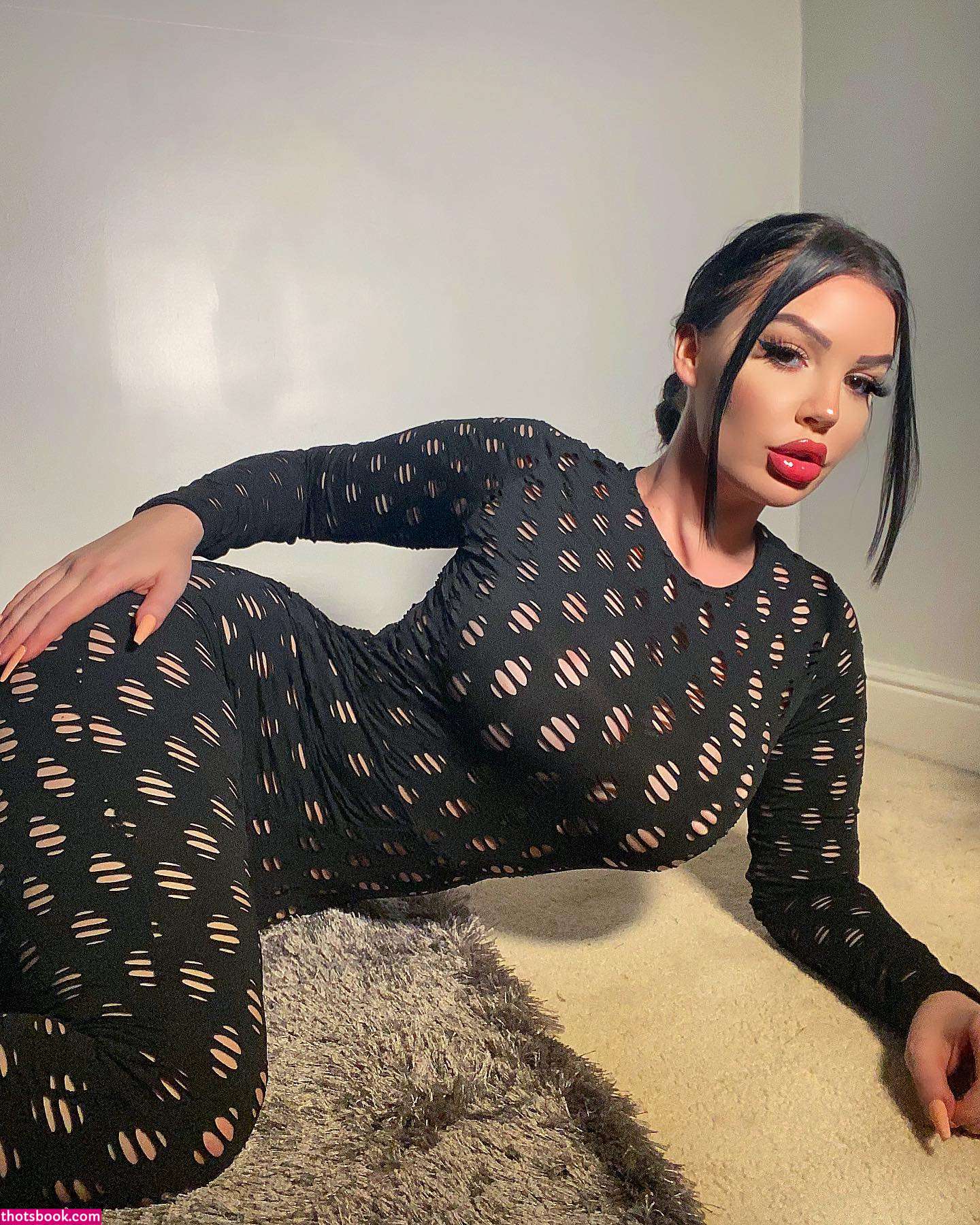 Elizabeth Georgina Photo #71