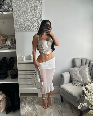 Elizabeth Georgina Photo #90