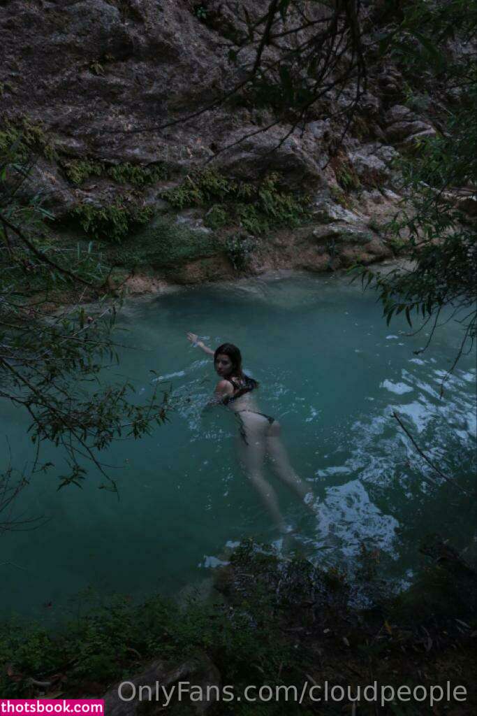 Sarah Mcdaniel Photo #30