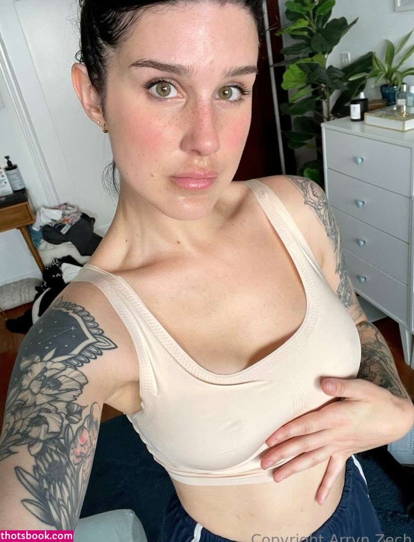 Arryn Zech Photo #171