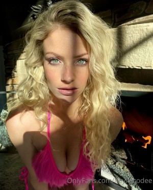 Heyitscodee Photo #35