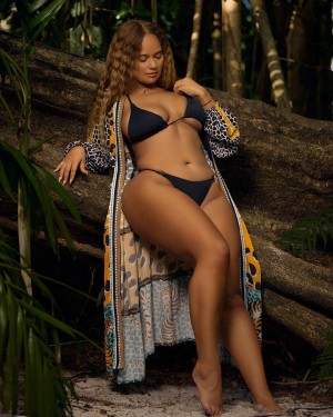 Pamela Alexandra Photo #5