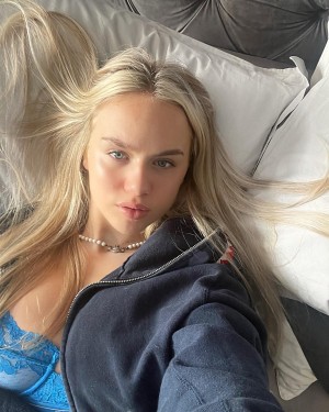 Gabriella Davies Photo #18