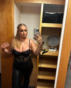 hollyevansx Photo #13