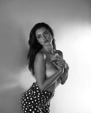 Sarah Curr Photo #19