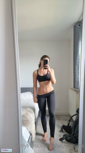 Vivianwest Photo #12