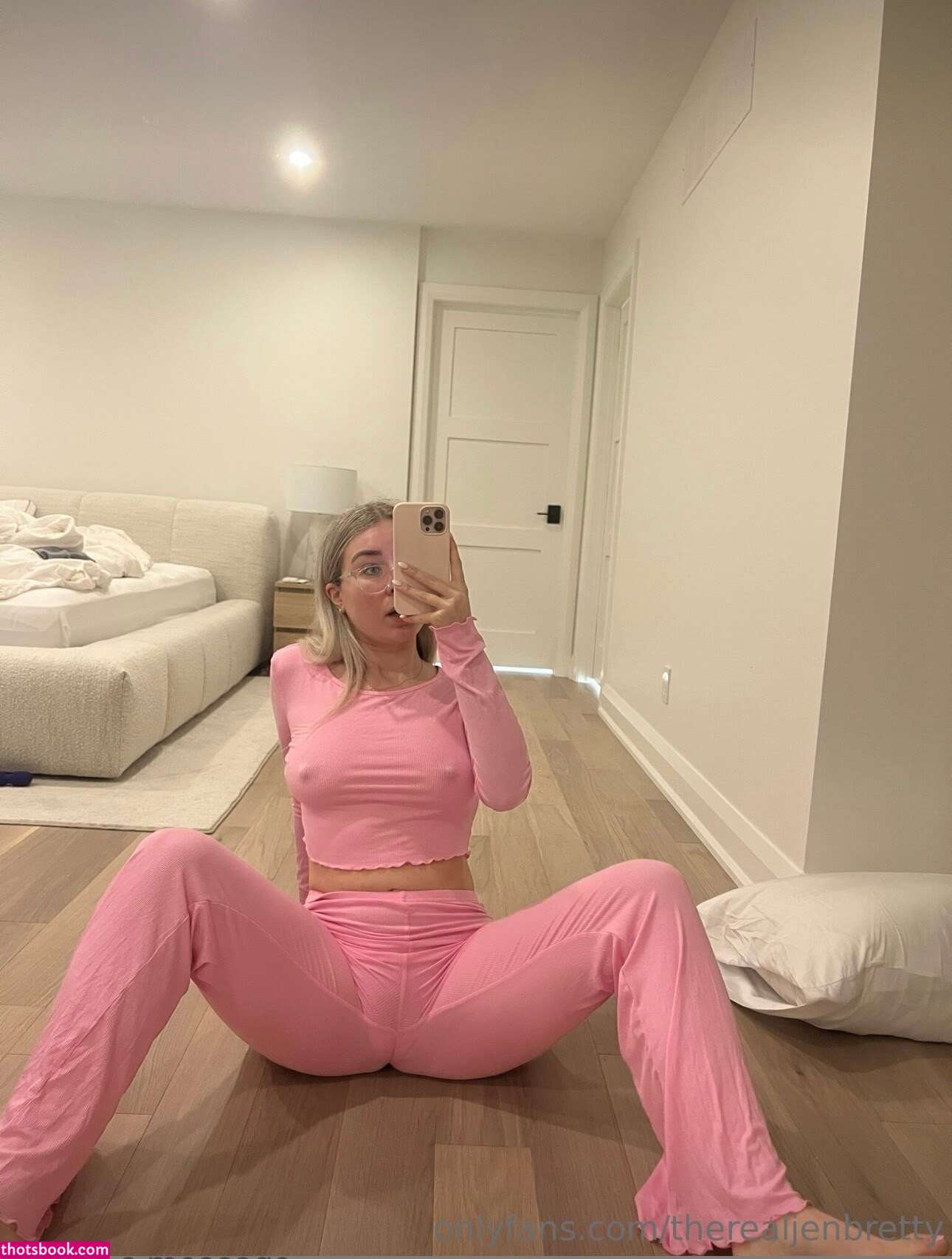 Jen Brett Photo #403