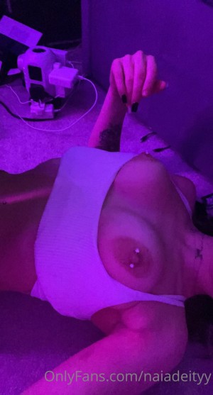 naiadeityy Photo #35