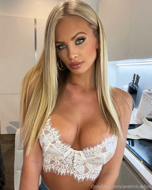 Anet Mlcakova Photo #2