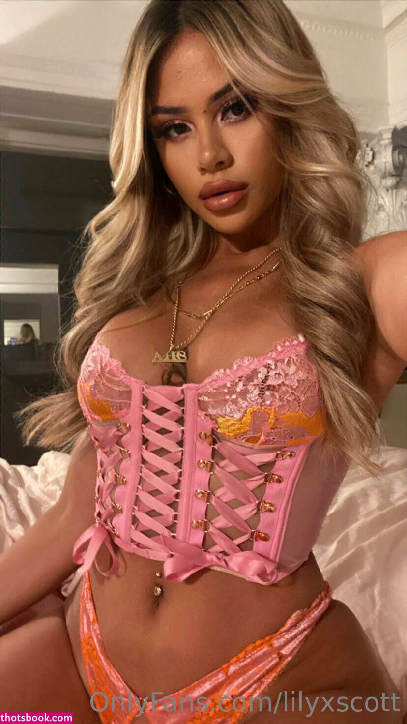 lilyxscott Photo #14