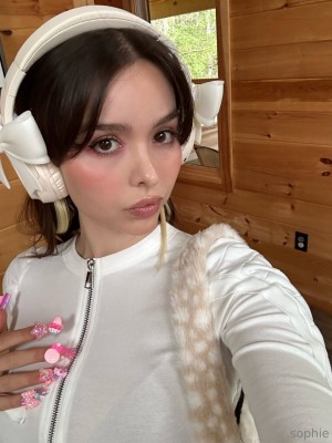 Sophie Mudd Photo #979