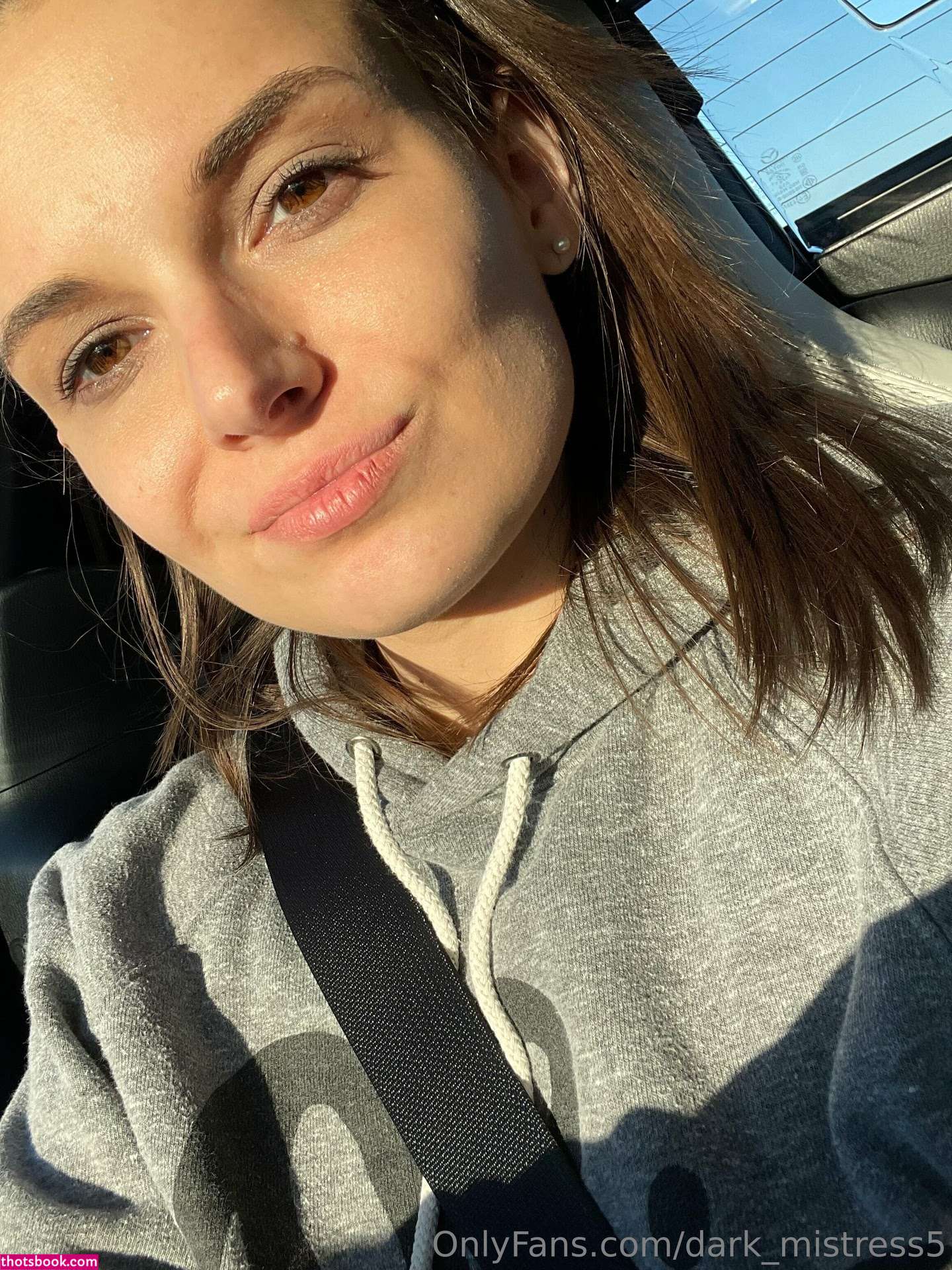 Dark Mistress Photo #4