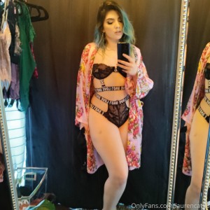 laurencat33 Photo #28