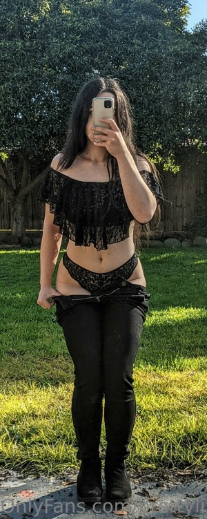 Prettylittlelily48 Photo #59