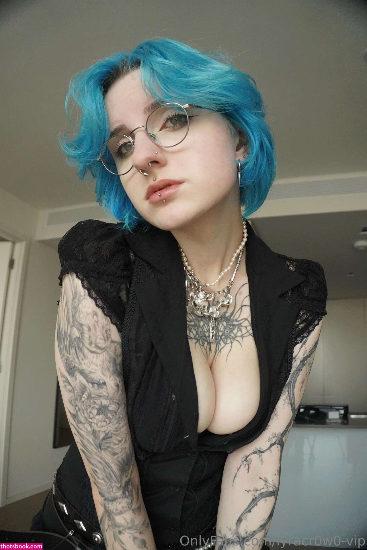 Lyra Crow Photo #985