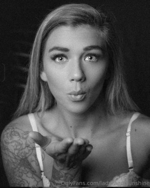 Amandaraeuk Photo #18