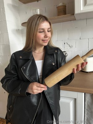 Judy Blooms Photo #107