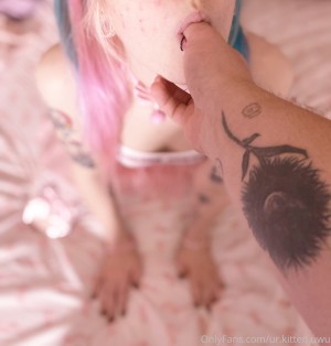 urkittenuwu Photo #96