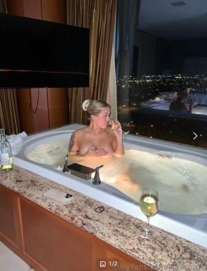 Alyssa Jeacoma Photo #6