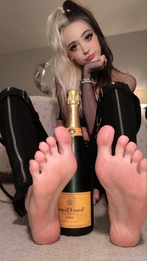 cutestfeetgirl Photo #21