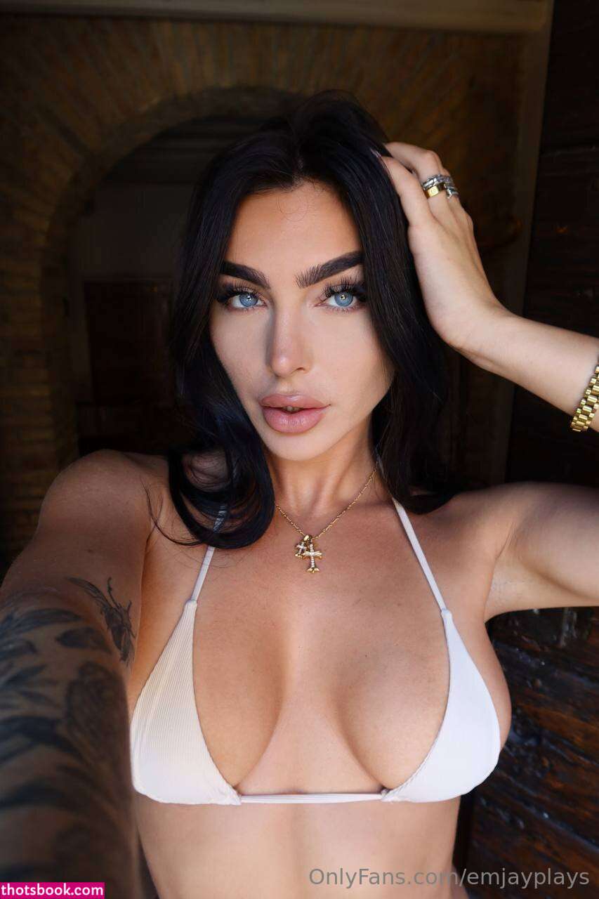 Emily Rinaudo Photo #397