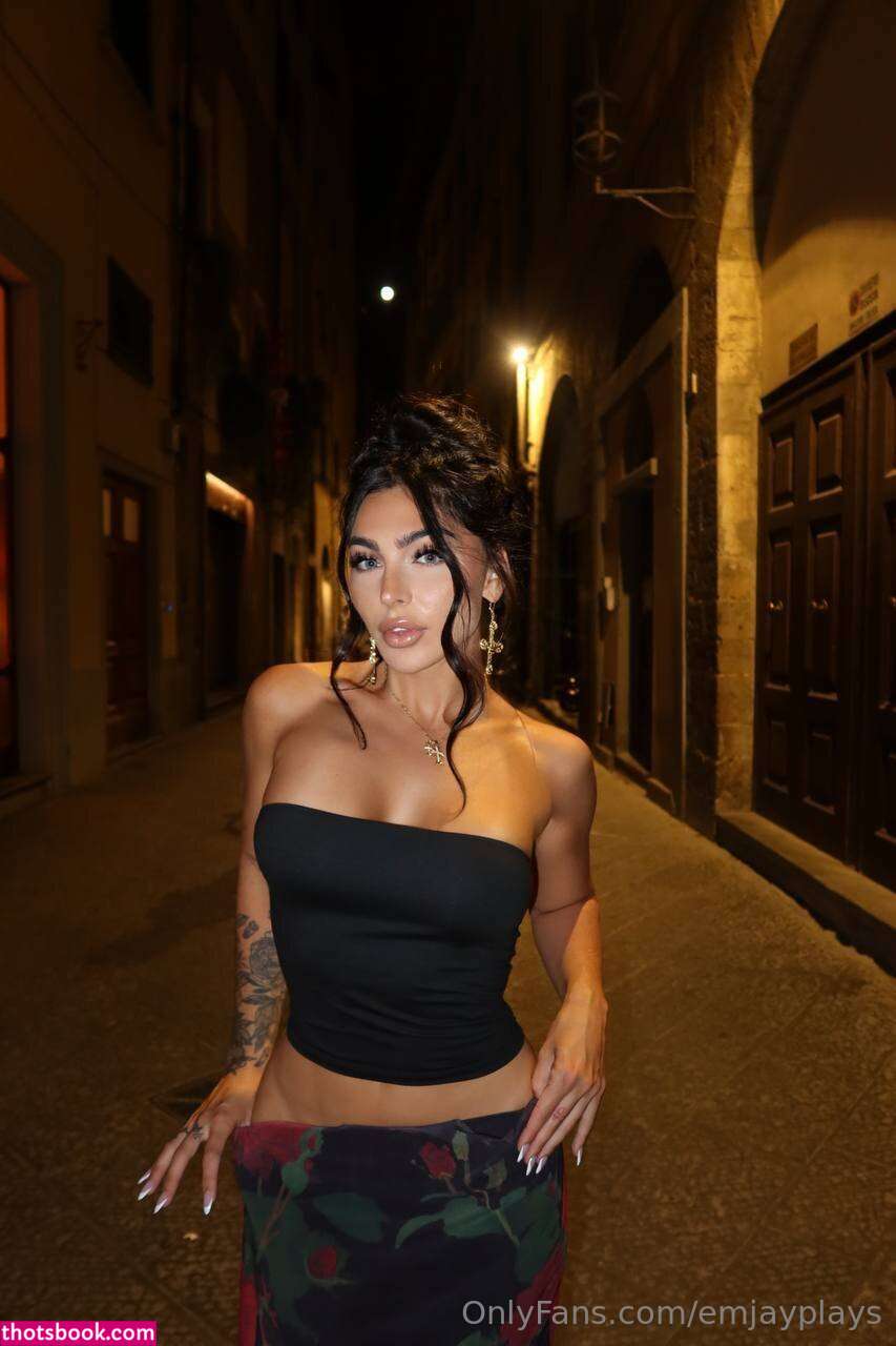 Emily Rinaudo Photo #400