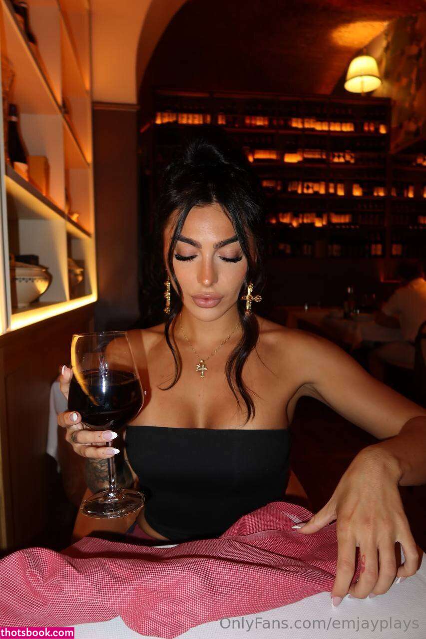 Emily Rinaudo Photo #402