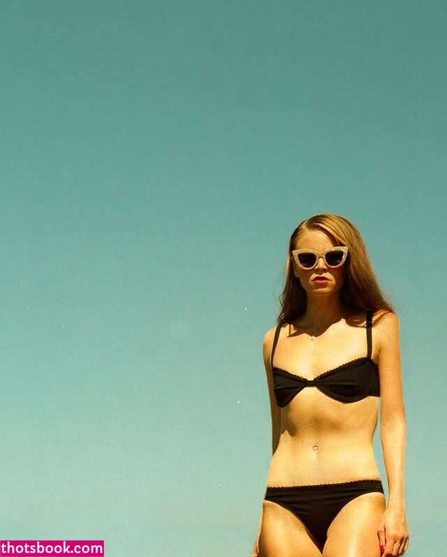 Claire Benedicta Photo #2