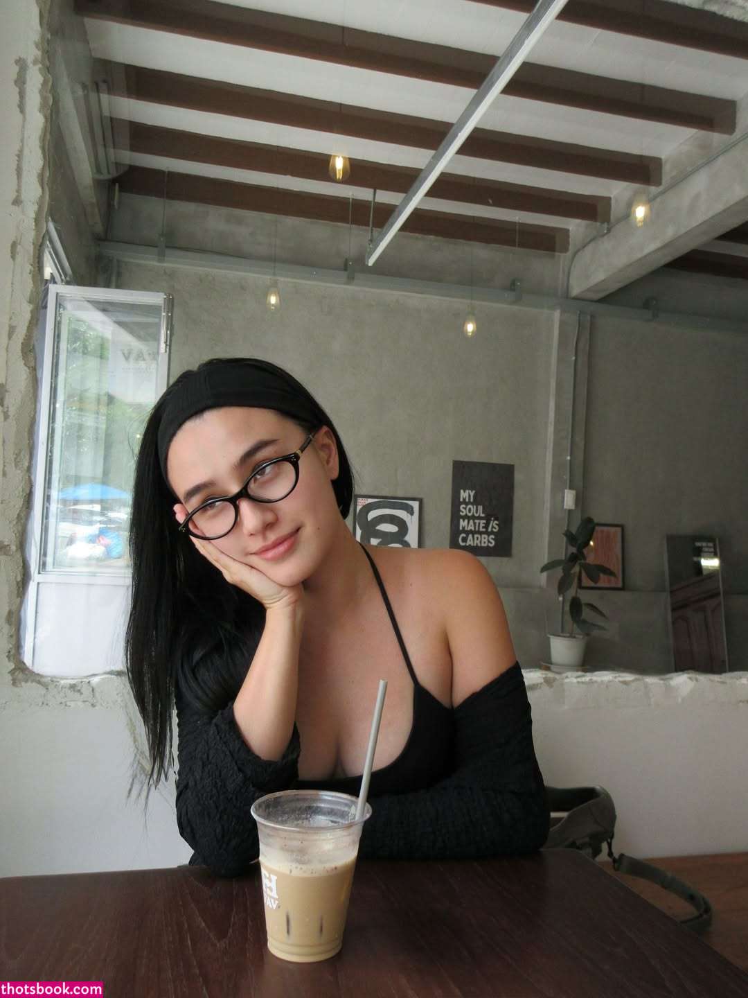 Saffron Sharpe Photo #14