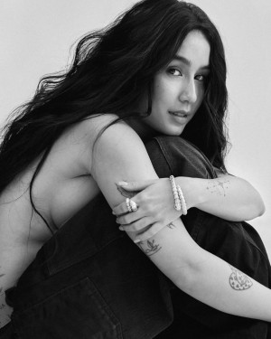 Saffron Sharpe Photo #11