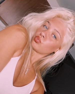 Adalyn Marsh Photo #15