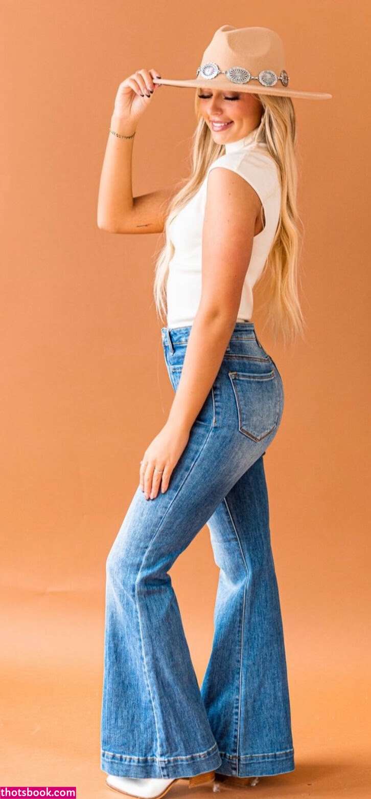 Kamryn Dockery Photo #11