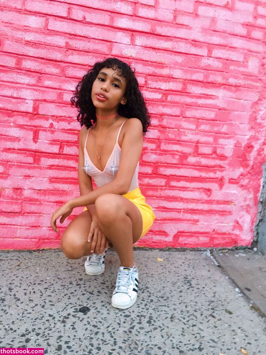 Genesis Vega Photo #8