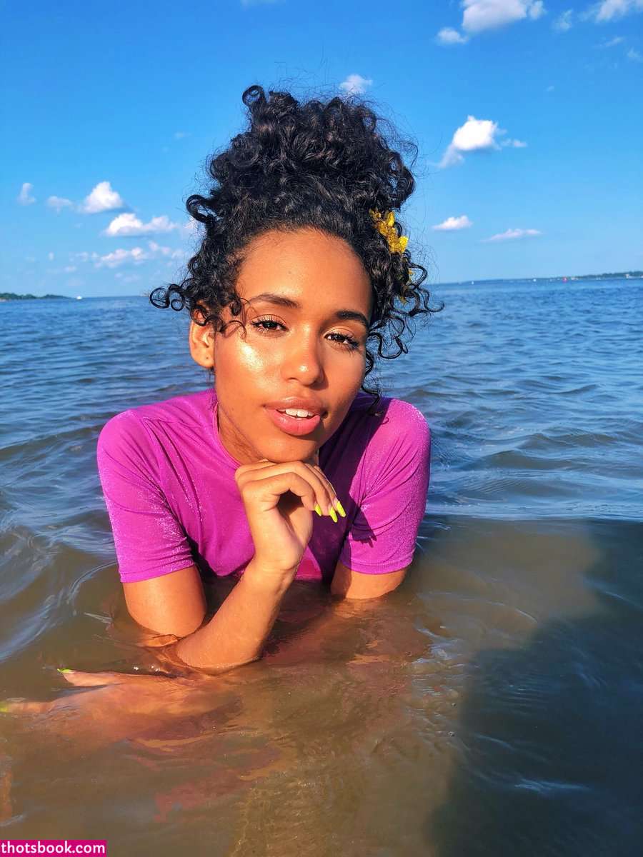 Genesis Vega Photo #18