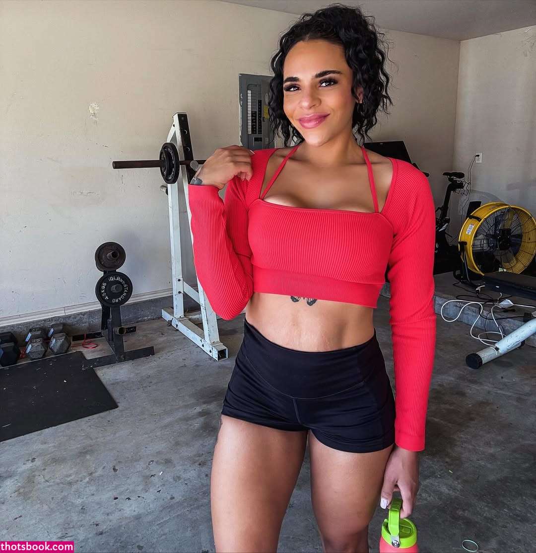 Amber Reacts Photo #6