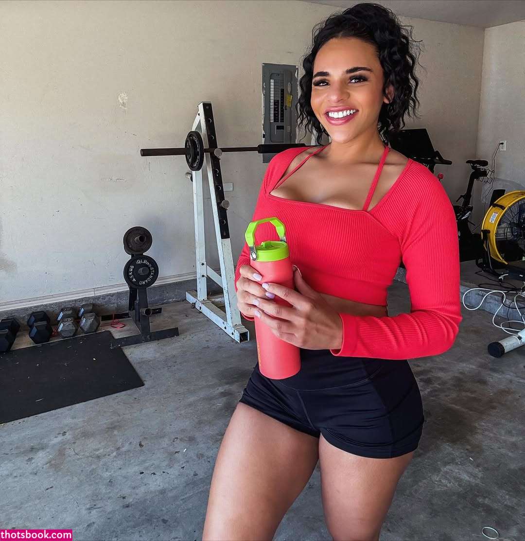 Amber Reacts Photo #7