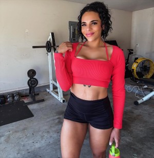 Amber Reacts Photo #6