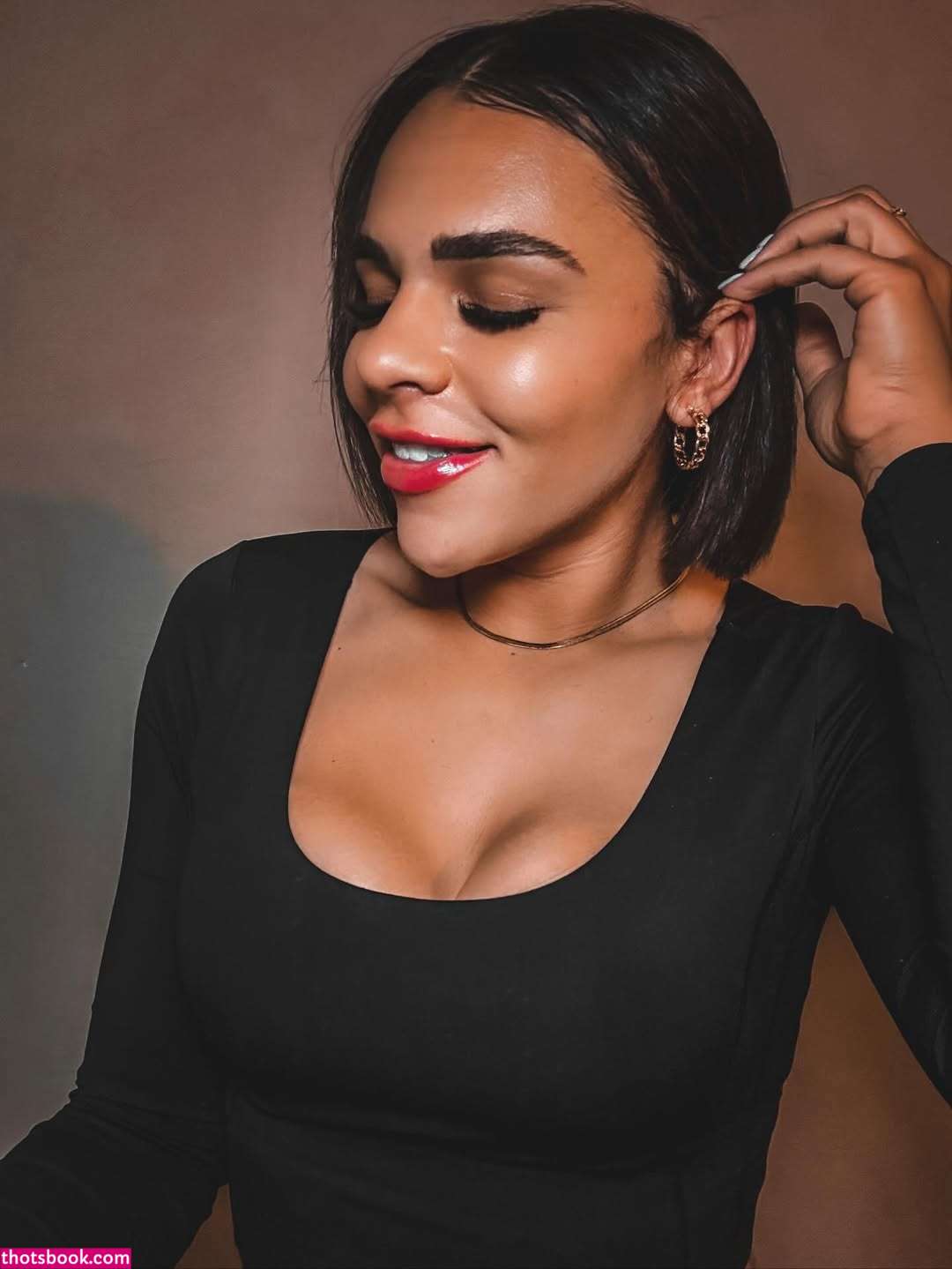 Amber Reacts Photo #17